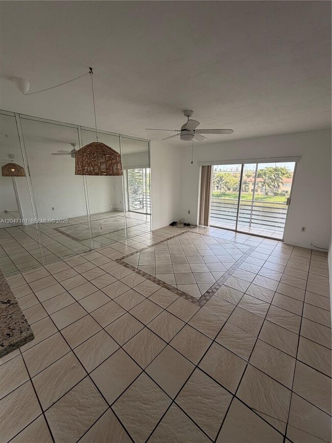 Photo - 2880 NE 203rd St Unidad 32