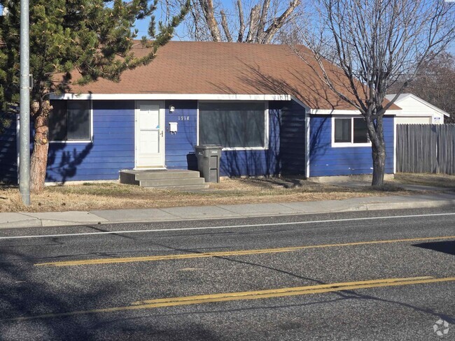 Building Photo - Newly Painted Interior Rental