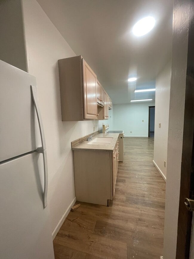 Building Photo - 4433 Frances Ave Unit Garage