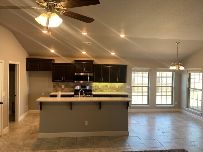 Photo - 3550 Macintosh Way