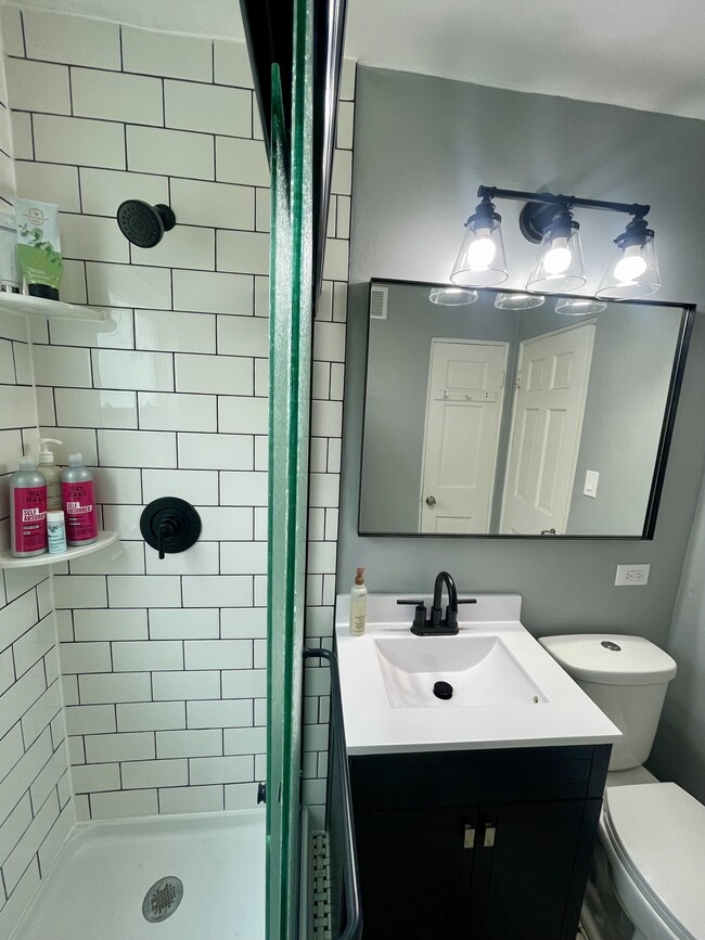 Photo - 6525 W Center St Unidad 1