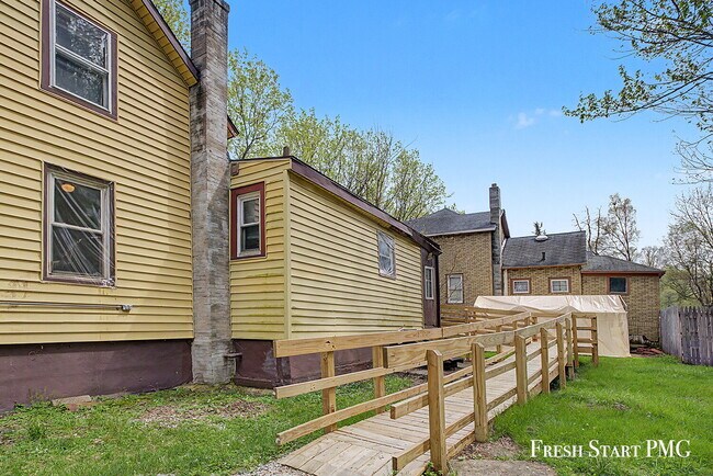 Photo - 1521 N Park St