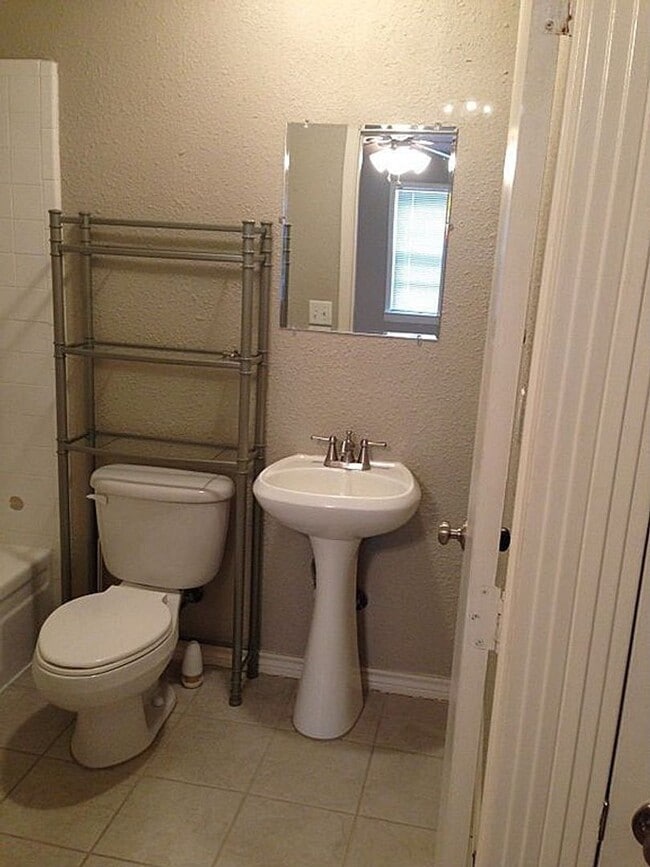 4 Bedroom 2 Bath in the Medical District! House House Rental in