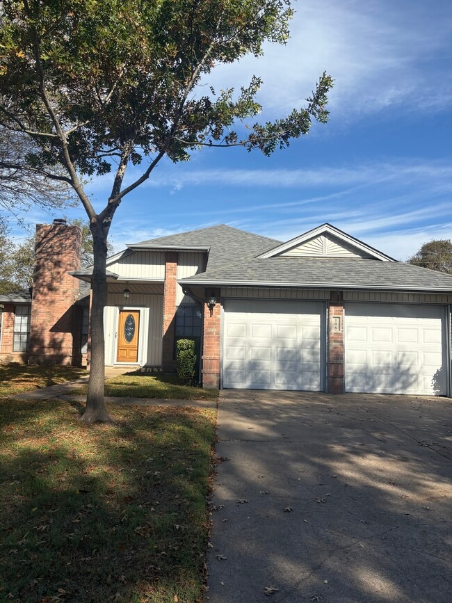 Building Photo - 106 Hollywood Dr