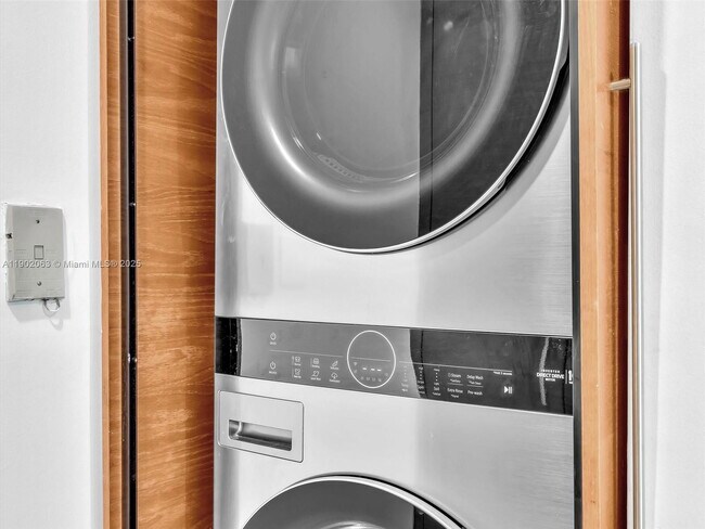 Photo - 650 West Ave