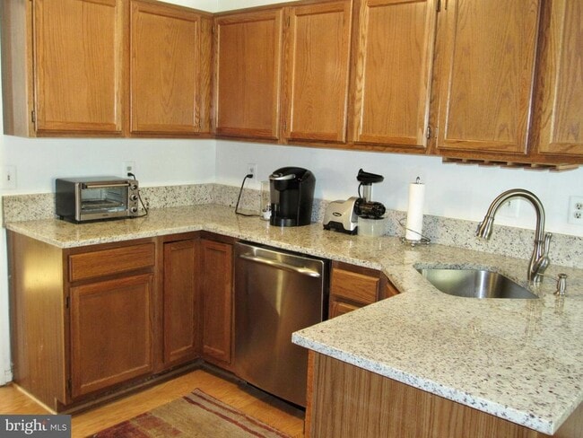 Photo - 14 Tivoli Lake Ct