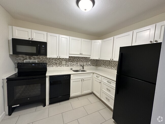 Building Photo - 75 Monmouth St Rental