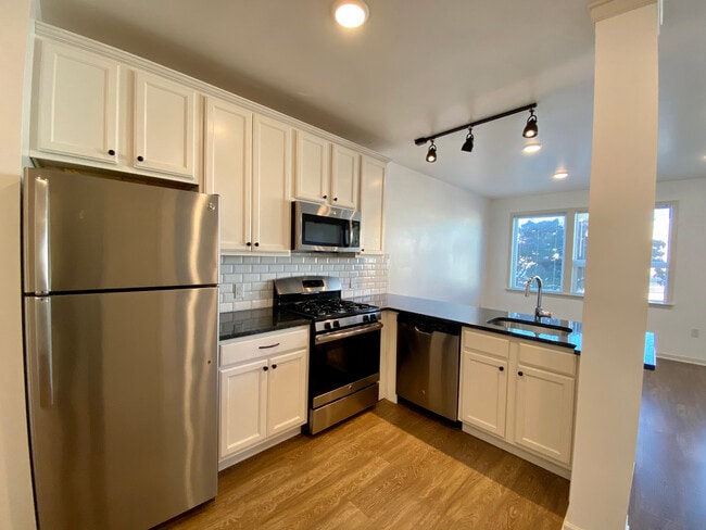 Building Photo - 4114 Lauriston Street Rental