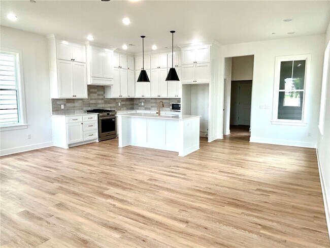 Photo - 2316 S 31st Pl