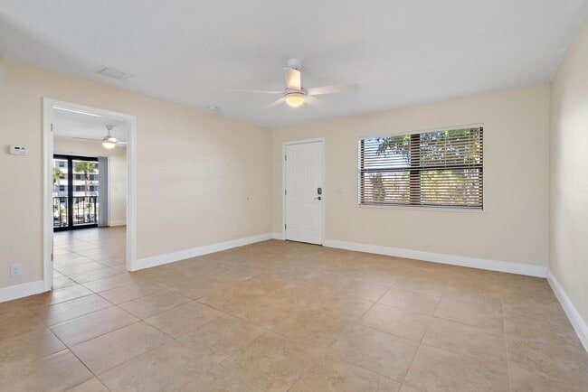 Photo - 135 Shore Ct Unit 204