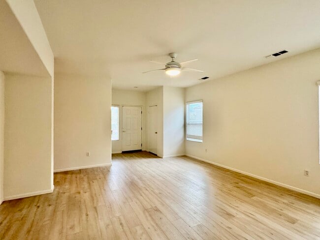 Photo - 78686 Hampshire Ave