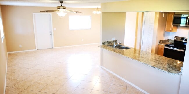 16 SE 16th Pl Unit 4