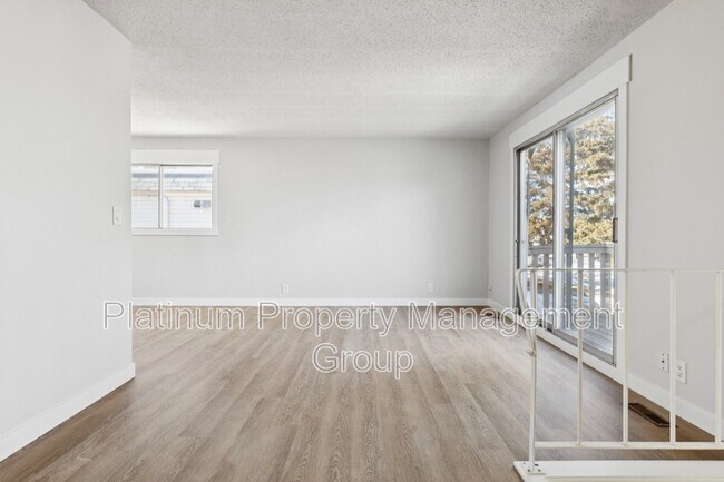 Photo - 4809-4852 52 St