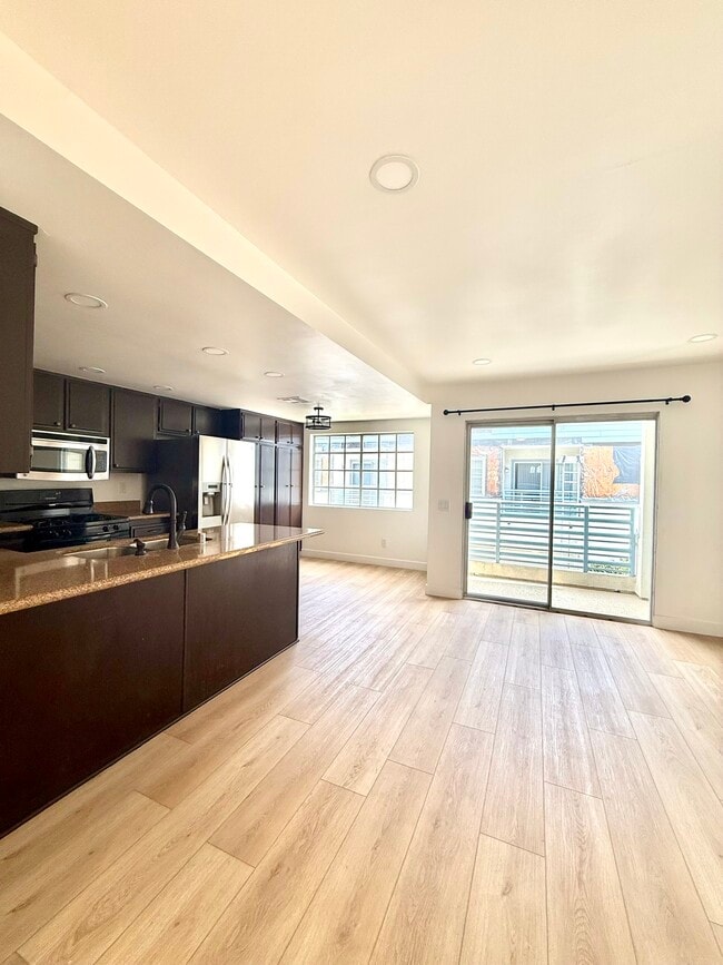 Photo - 18020 Prairie Ave