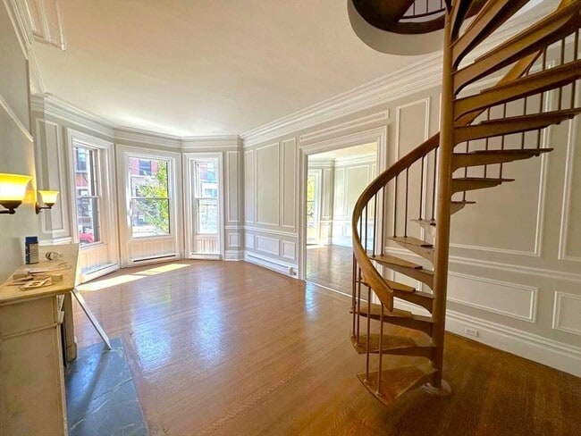 Building Photo - 32 Gloucester St Unit 1