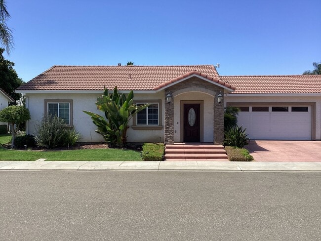 Building Photo - NOW AVAILABLE!! BEAUTIFUL GUSTINE HOME LOC...