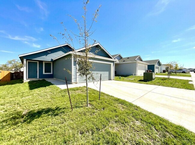 Building Photo - *MOVE IN SPECIAL* FIRST TIME RENTAL 3 Bedroom / 2 Bath Home w/ 2 Car Garage!