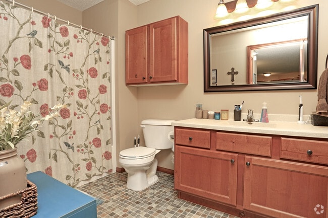 2BR, 2BA - 1082 SF