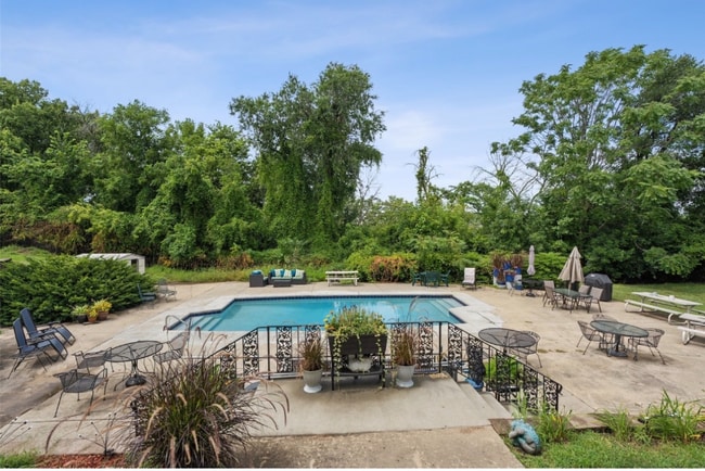 Photo - 1100 E 6th St Unit 5