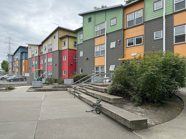 Building Photo - Samaki Commons Rental