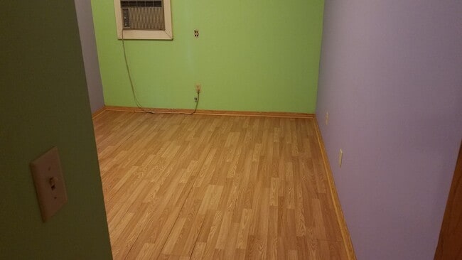 bedroom - 11 Walnut St Unit 7