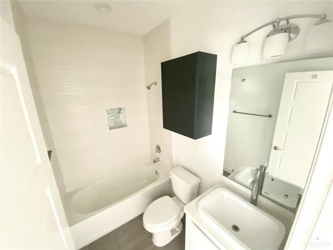 Photo - 7 West Dr Unit 4