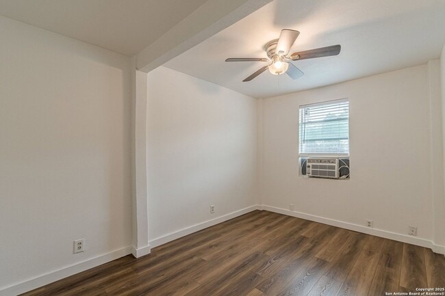 Photo - 2407 S New Braunfels Ave
