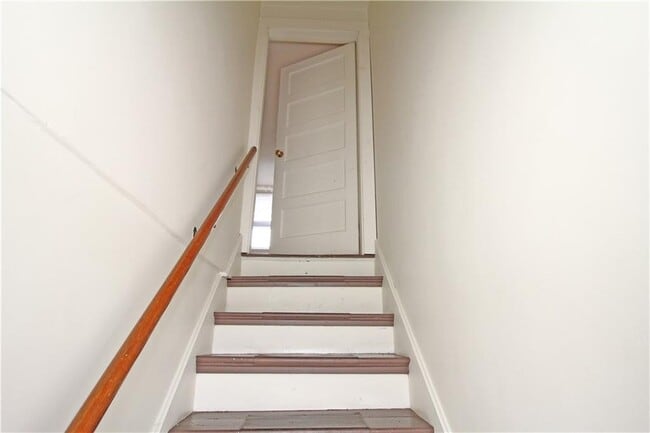 Photo - 563 Aquidneck Ave