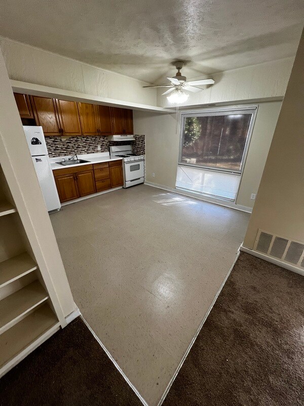 Photo - 5202 Castlewood Rd Unit A