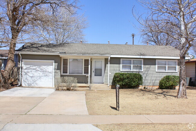 Building Photo - House Located Minutes From Schools, Restau...