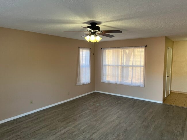 Photo - 4985 Butte Pl NW