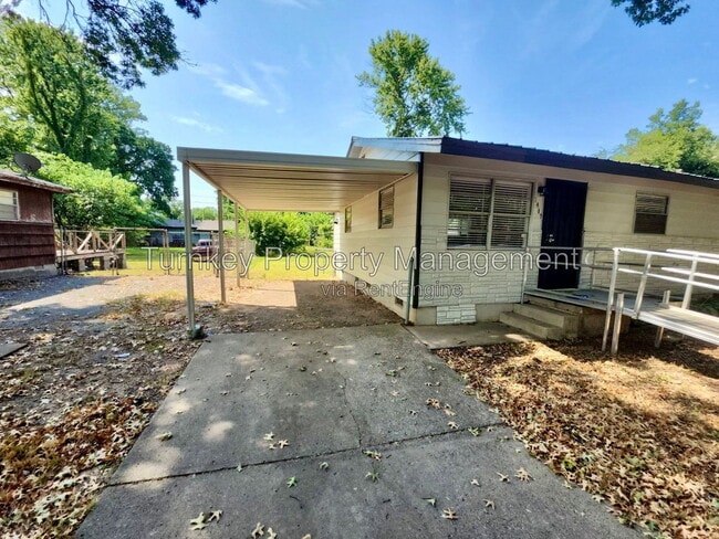 6407 Pecan Ave