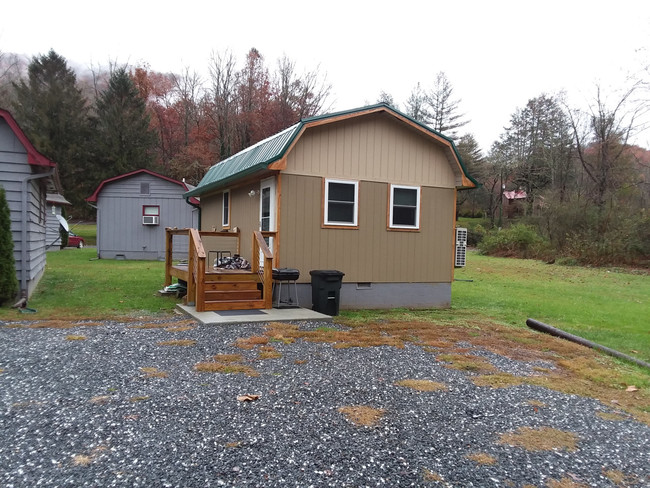 Unit #10 - Cullowhee Cabins & Cottages - House Unit #10 - Cullowhee Cabins & Cottages