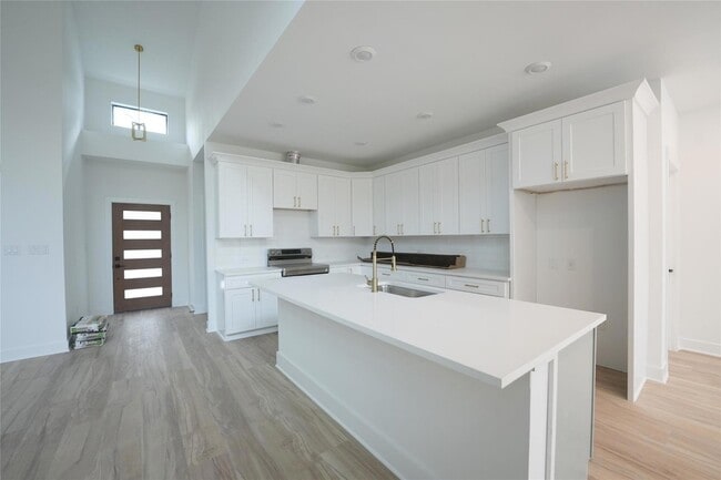 48 Acacia Dr