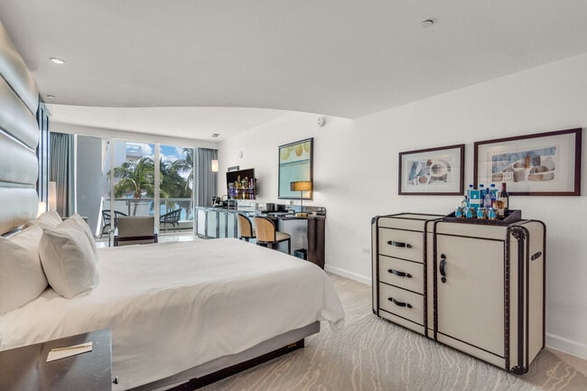 Building Photo - 4343 Collins Ave