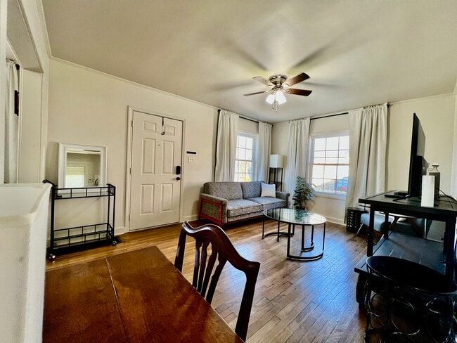 Photo - 3208 Clearview St