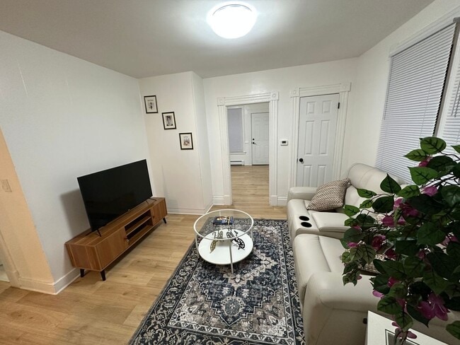 Building Photo - 63 Whitmore St