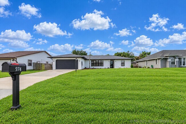 974 SE Brookedge Ave