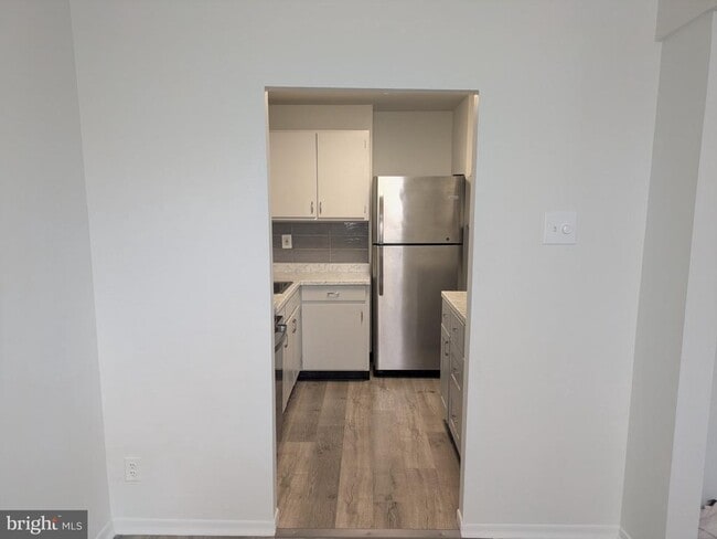 100 W Glenolden Ave