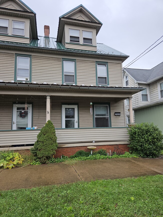 257 E Fifth St, Bloomsburg - 257 E 5th St Townhome