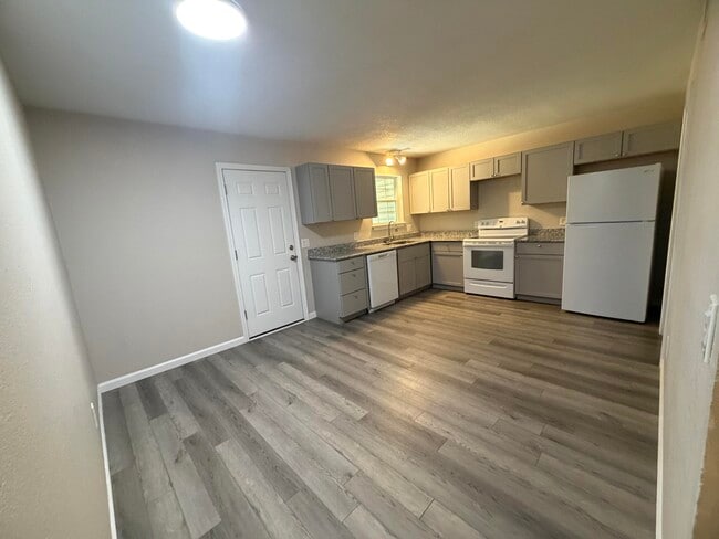 Photo - 122 Hampton Dr