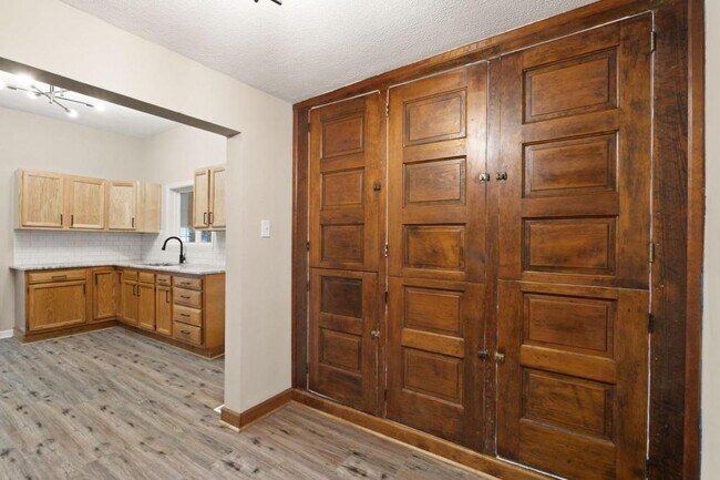 Photo - 1709 Ekin Ave