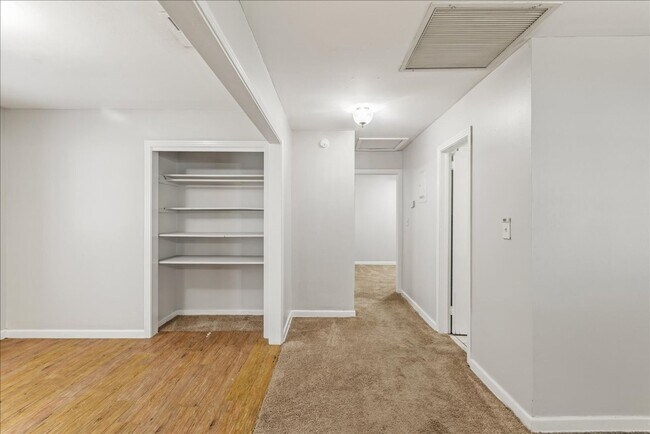 Photo - 103 S Chapel Dr