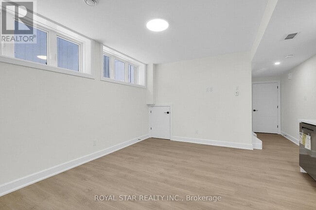 Photo - 547 Mutual St