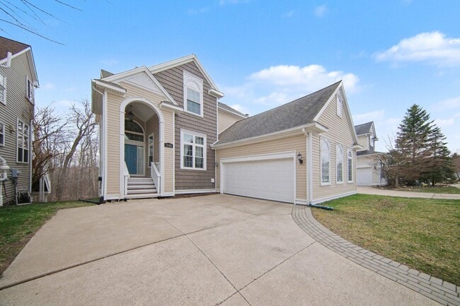 Building Photo - 1495 Chapleau Dr