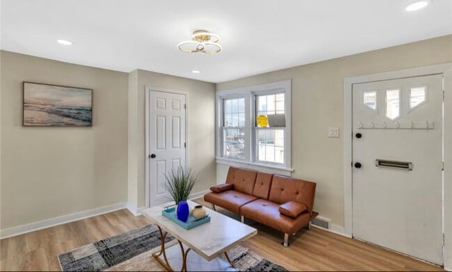 Photo - 407 Short Canal St