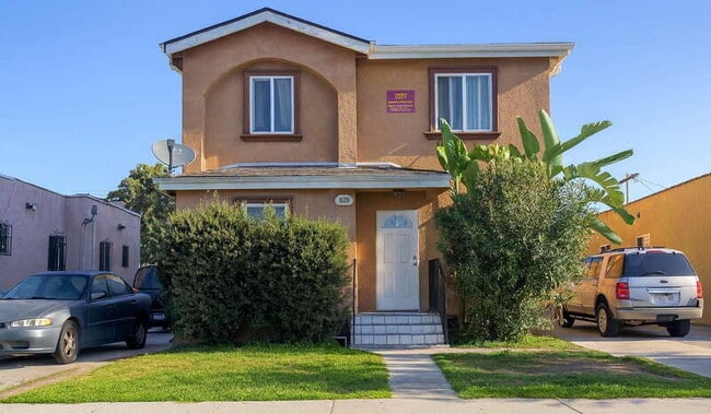 Building Photo - 631 E 78th St