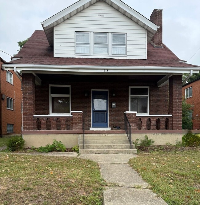 Building Photo - Spacious 3-bed 2-full bath available now Rental