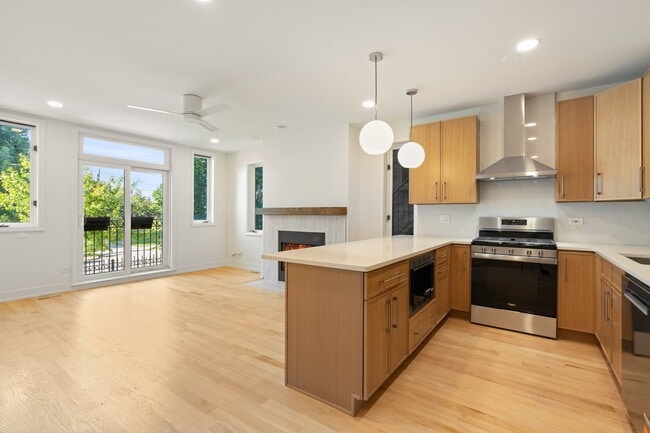 Photo - 2955 W Wilcox St Unit 1