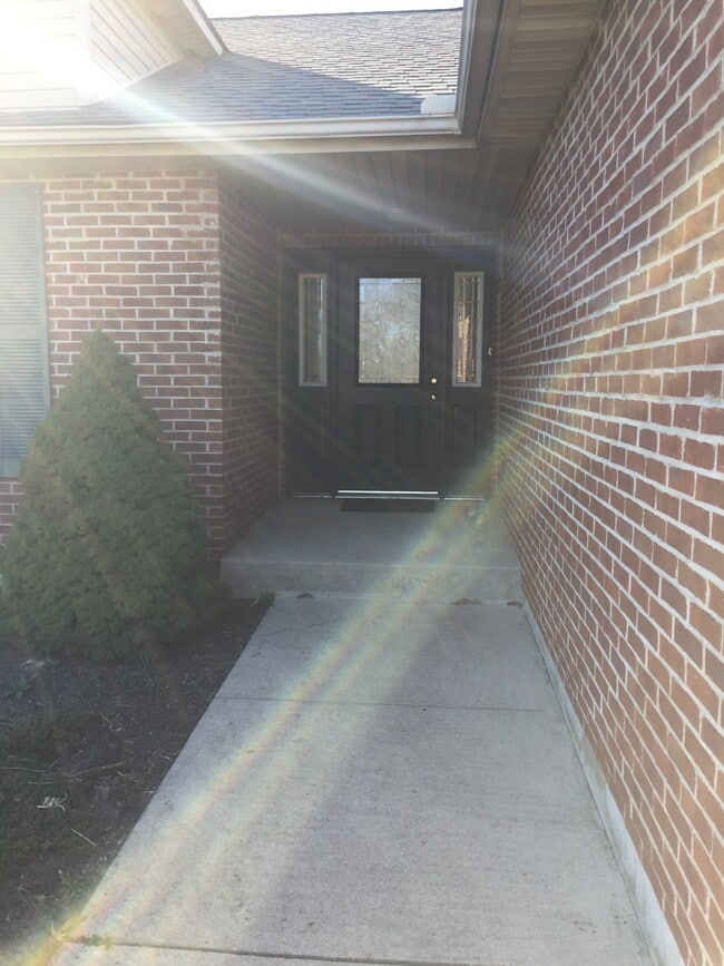 Photo - 512 W Hoewisher Rd